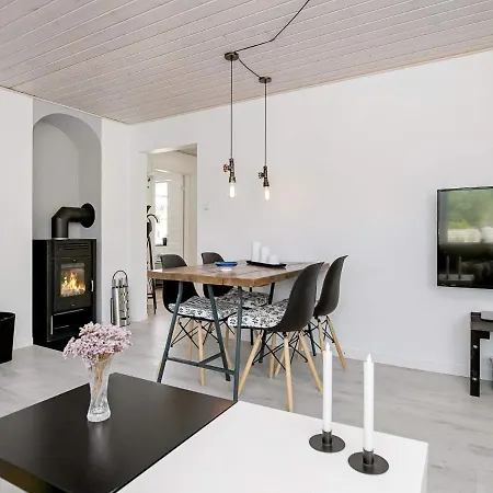 5 Person In L S Holiday home