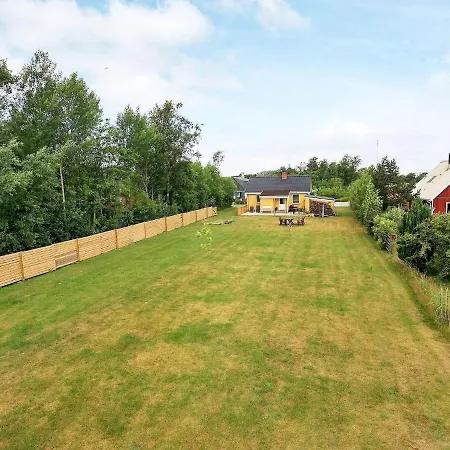 5 Person In L S Holiday home *